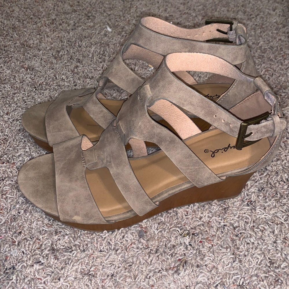 cute women’s sandals